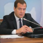 Востребованные рабочие профессии в СПб. 
                            Медведев назвал повышение пенсионного возраста необходимостью